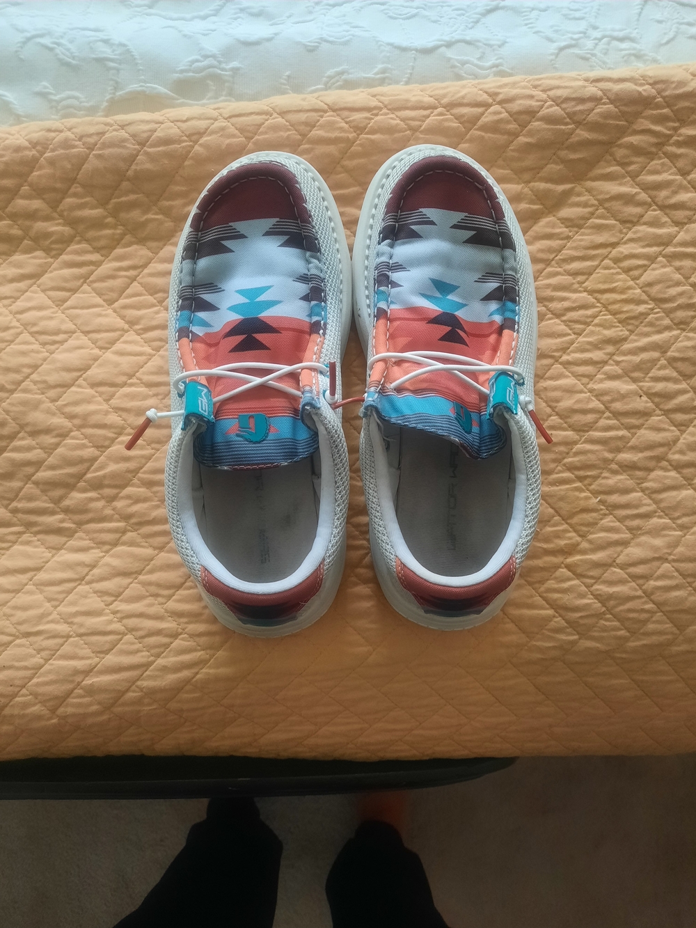 Womens Gator Waders Slip-On Aztec Print Shoes in Coral & Turquoise